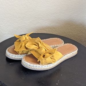 Universal Thread Yellow Bow Sandals